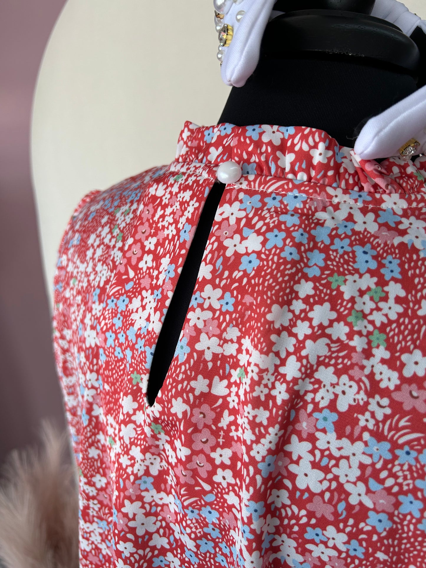 Ditzy Floral Mockneck