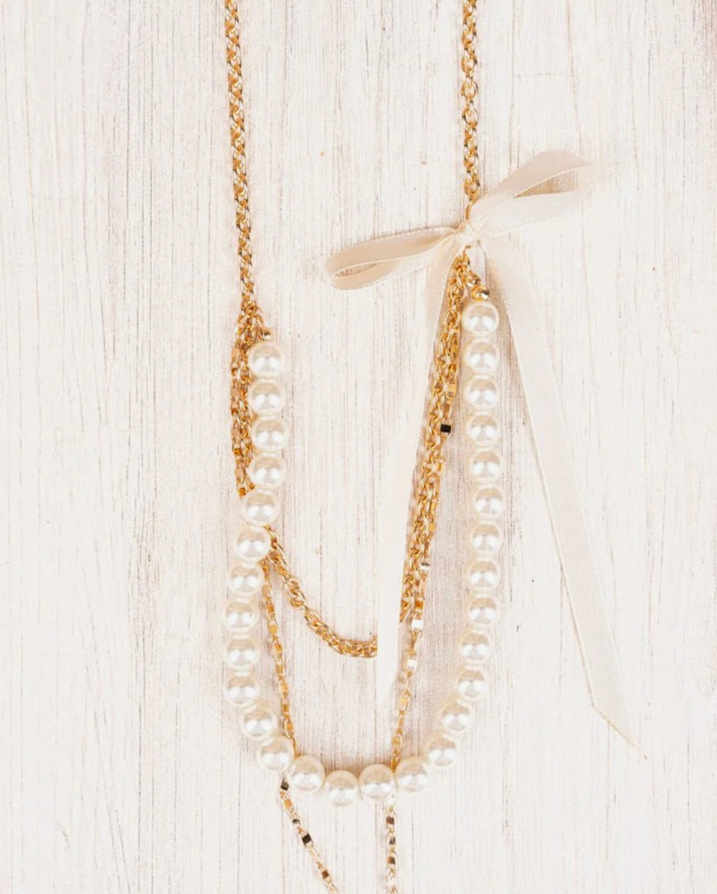 Bow trend necklace (white )