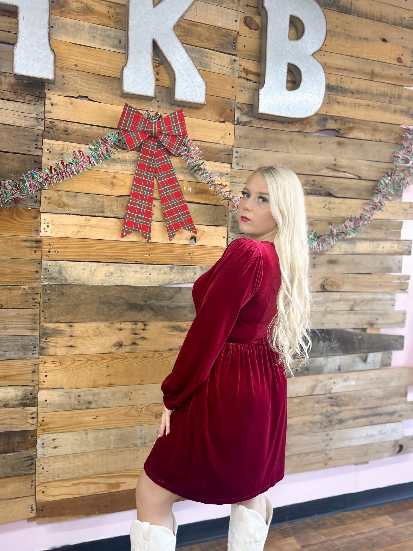 Meet Me Under The Mistletoe