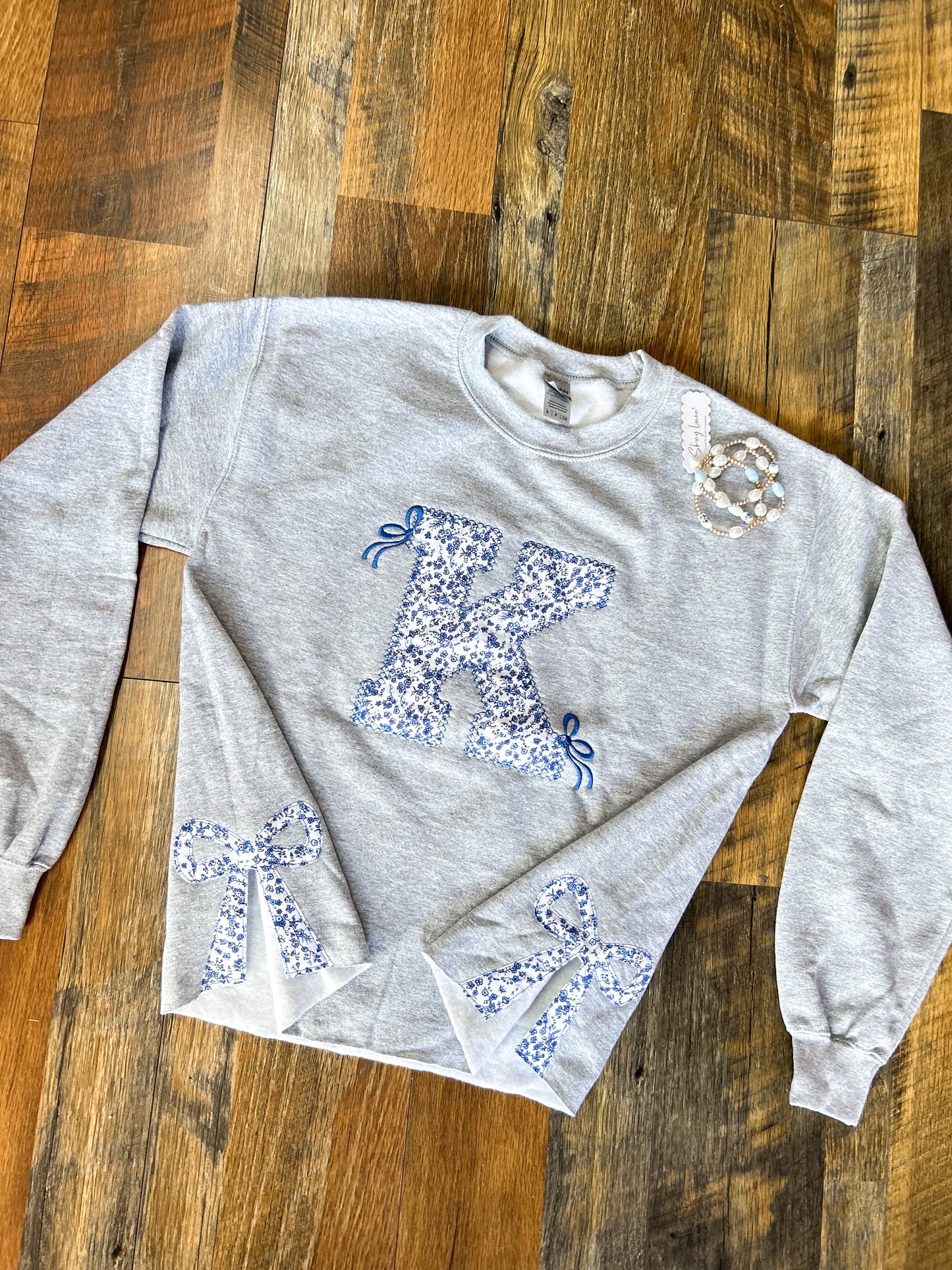 Kentucky Chinoiserie Side Bow Embroidered Crewneck