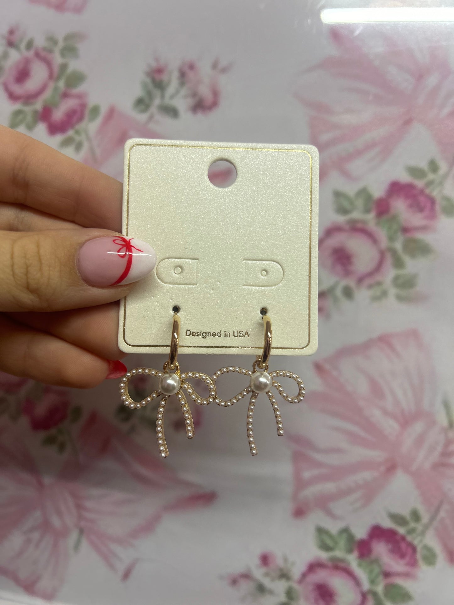 Bow dangles