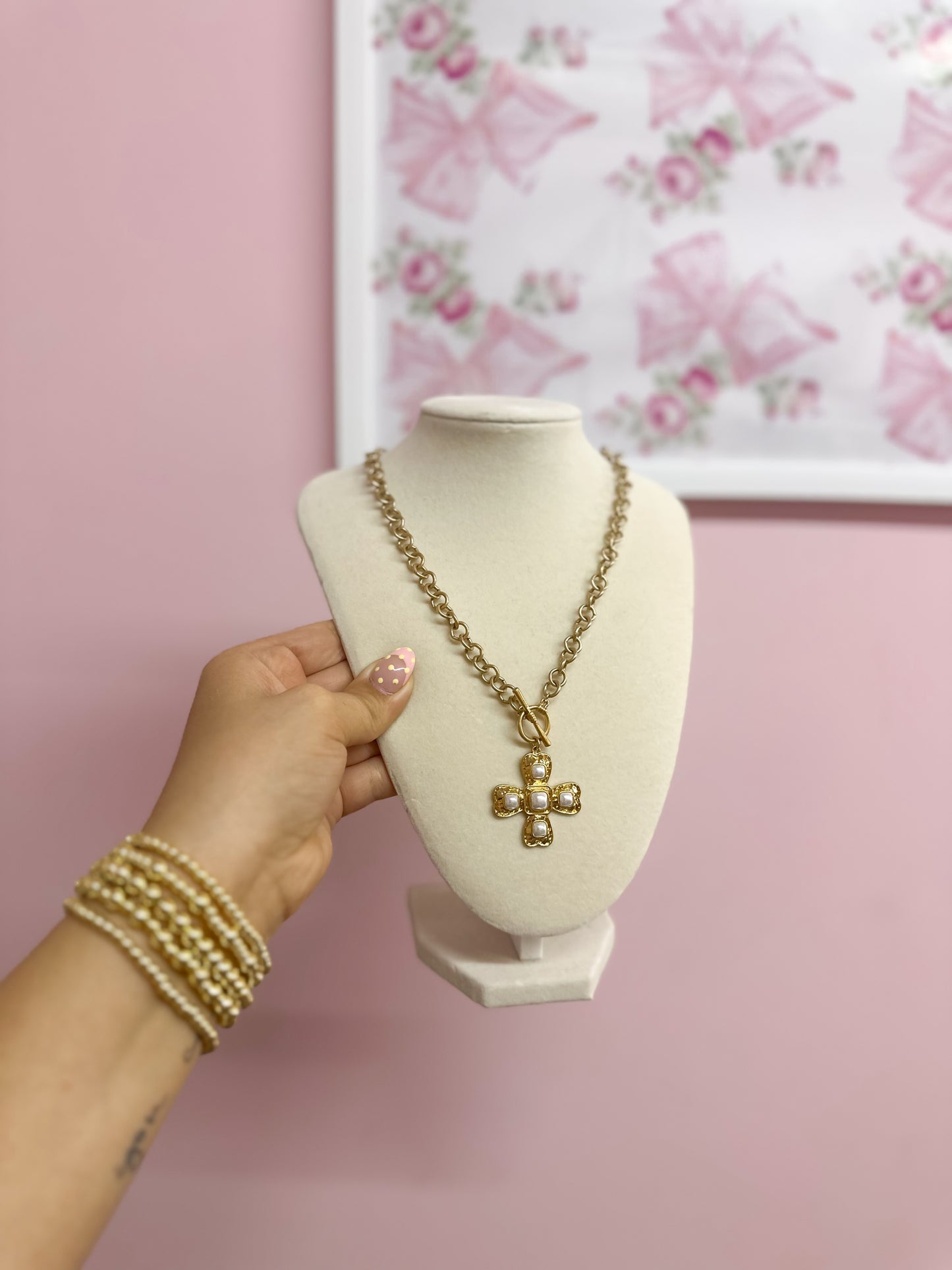 Goldtone Pearl Hammered Cross