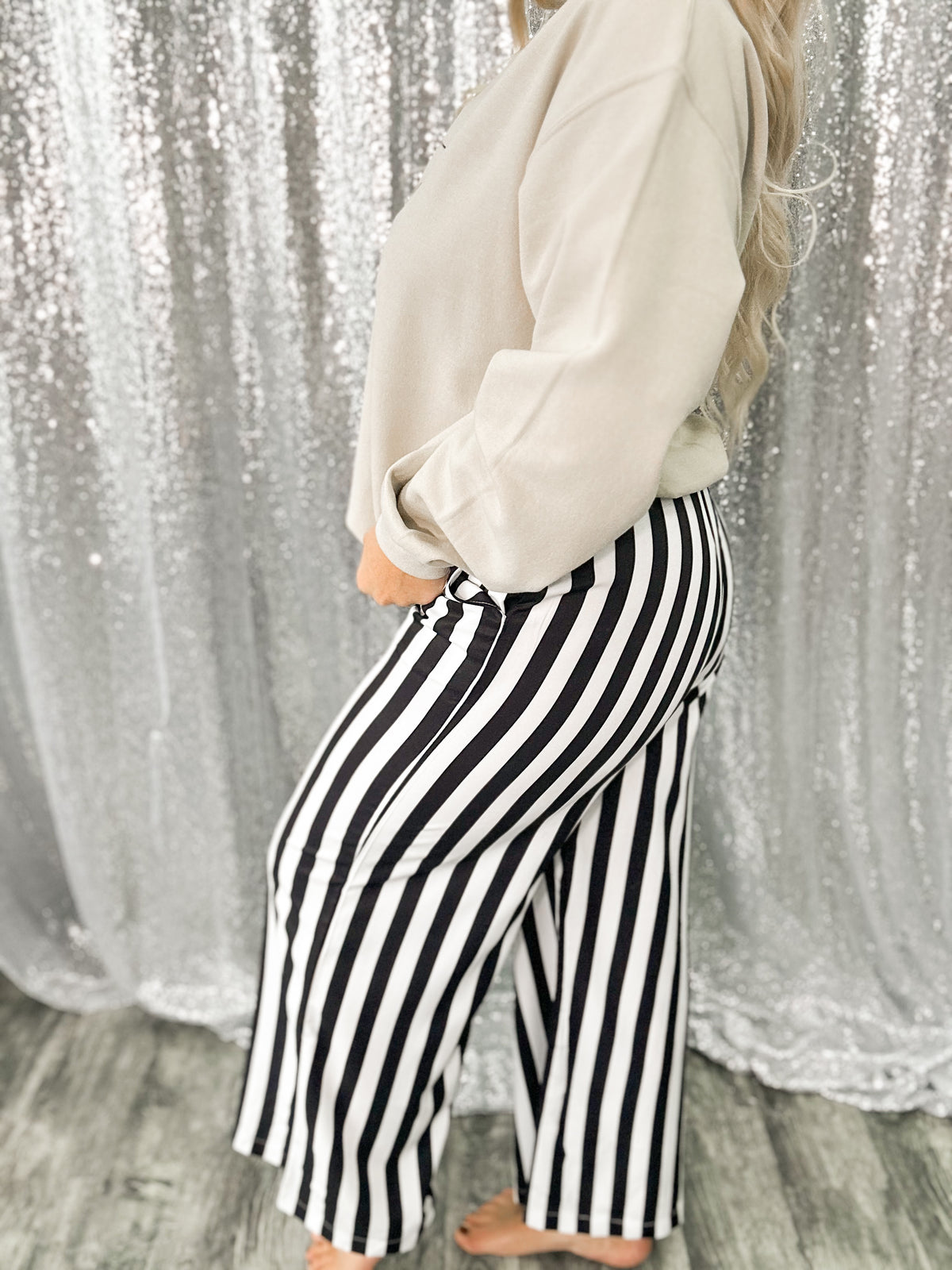 Vertical Vibes Pants {Black)