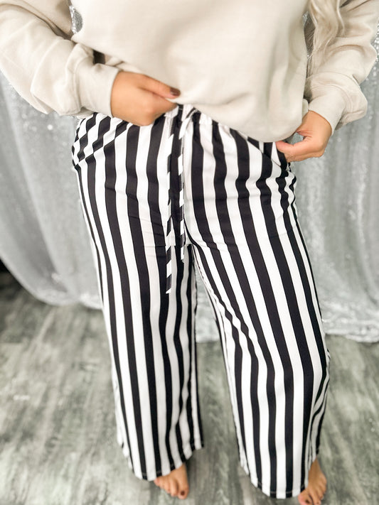 Vertical Vibes Pants {Black)
